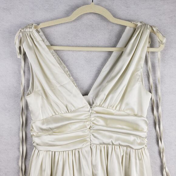 Romantic Size S‎ Plunge Neck Ruched Satin Mini Dress White Etheral Fairycore - Picture 8 of 12